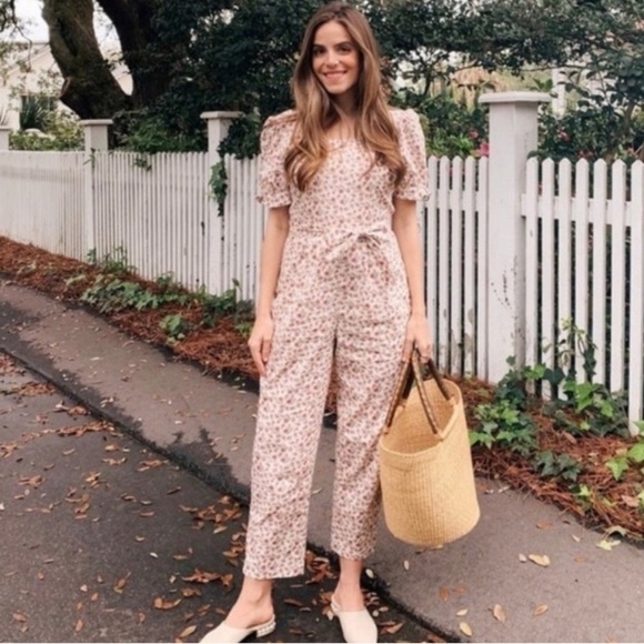 New Gal Meets Glam Floral print Jumpsuit Puff Sleeve Tie Belt Size 2 - Picture 15 of 15